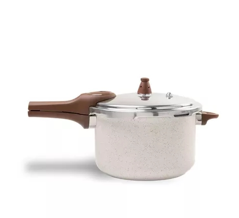 Panela de pressão clara com cabo marrom
