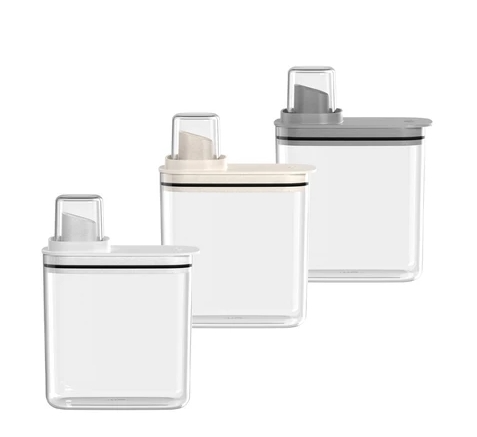 Conjunto com três potes transparentes para mantimentos